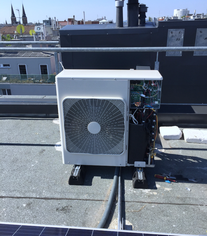 Abkühlung - Außengerät ohne Abdeckung auf Dach