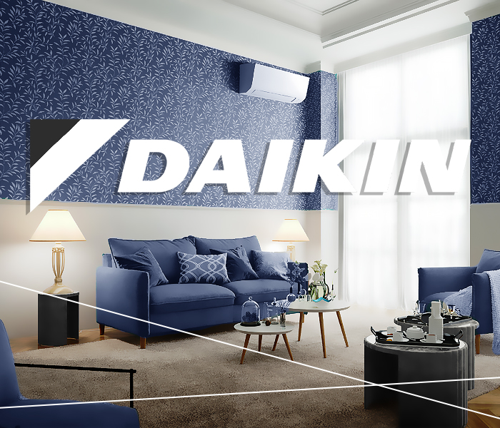 Daikin Klimaanlage in Wohnzimmer an blauer Tapete über Sofa mit Logo Schriftzug