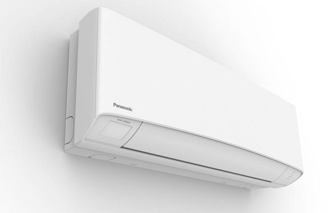 Panasonic Klimaanlage Etherea Z an weißer Wand montiert